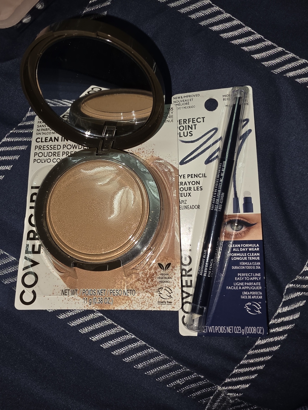 COVERGIRL Compact Pressed Powder in Warm Beige with Black Eye Pencil